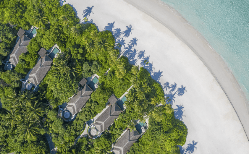 Anantara_Kihavah_Guest_Room_Beach_Pool_Villas_Aerial_View-min