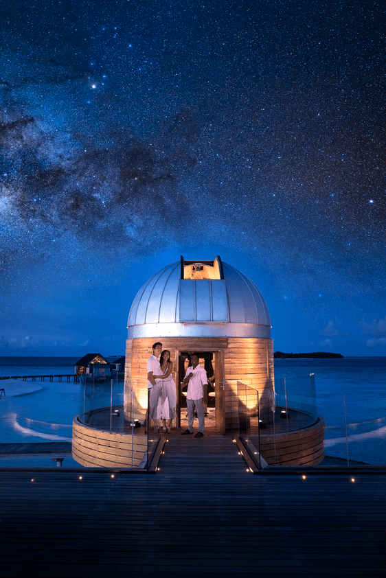 Anantara_Kihavah_Maldives_Villas_Exterior_View_Experiences_Over_Water_Observatory_and_Bar-min