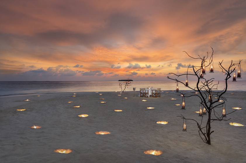 Anantara_Kihavah_Maldives_Villas_Property_Amenity_Dining_By_Design_Sunset