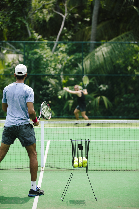 Anantara_Kihavah_Maldives_Villas_Recreation_Facility_Tennis_Court_Guests