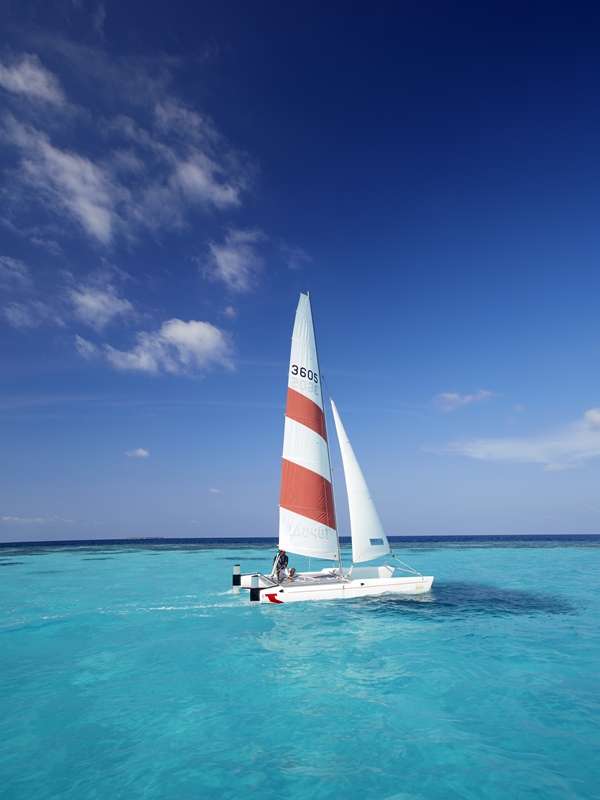 Huvafen-Fushi-Catamaran-Sailing