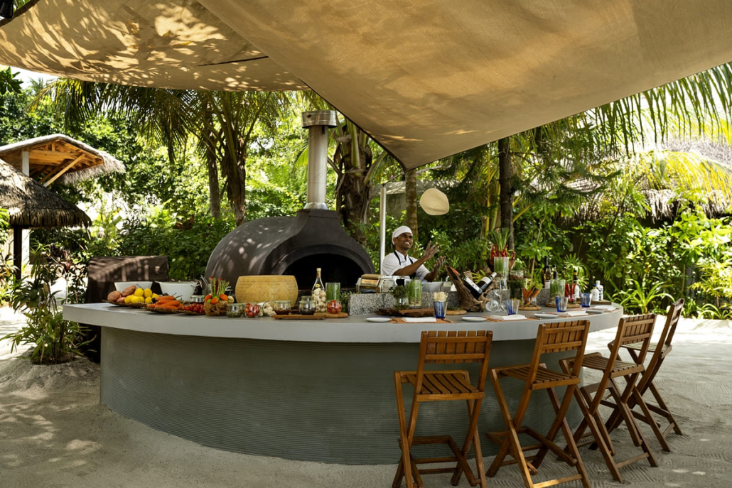 Huvafen-Fushi-Forno-Restaurant-Outdoor-Chefs-Counter